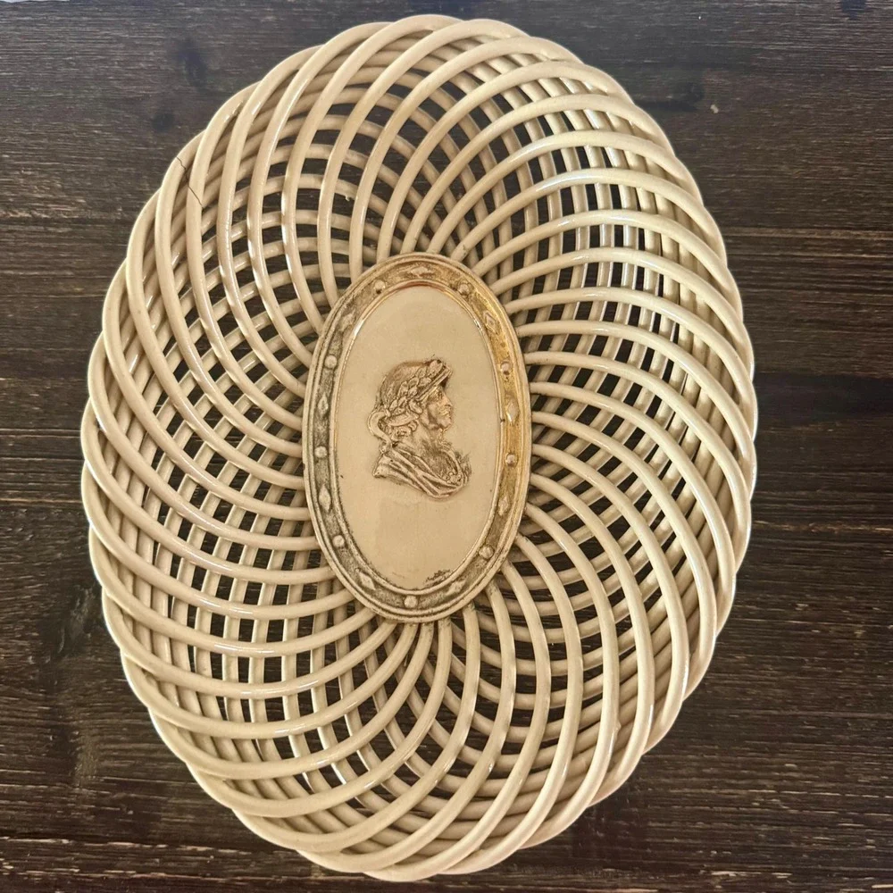 Bassano Italy Ceramic Woven Bread Basket Cream Oval Roman Cameo Medallion Bowl